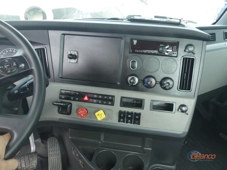 2021-freightliner-cascadia-116-image-16