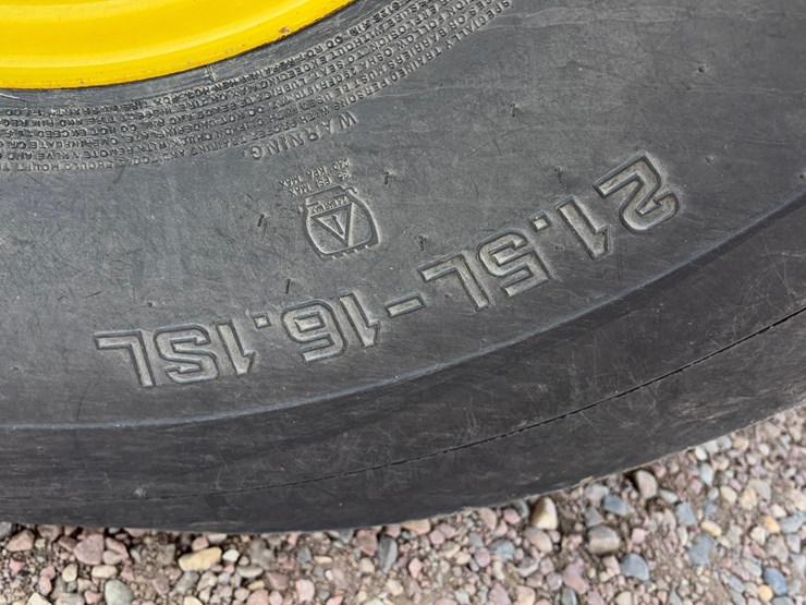 2021-john-deere-560r-image-15