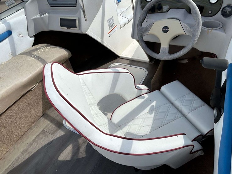 2007-stingray-180rx-ski-boat-image-16