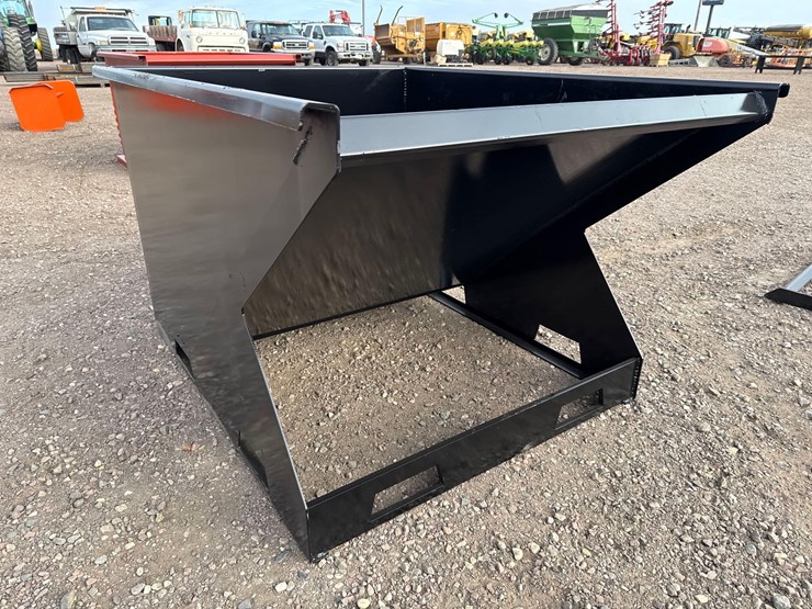 skid-steer-hopper-with-fork-pockets-image-2