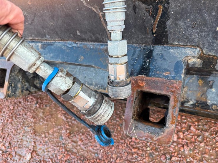 caterpillar-120-image-17