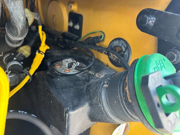 2018-caterpillar-236d-image-43