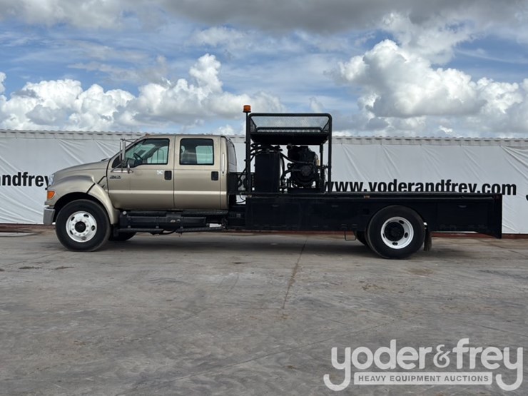 2009-ford-750-image-2