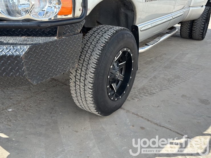 2004-dodge-ram-3500-image-9