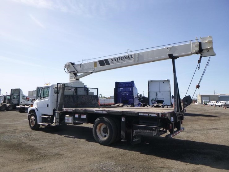 2000-freightliner-fl70-image-4