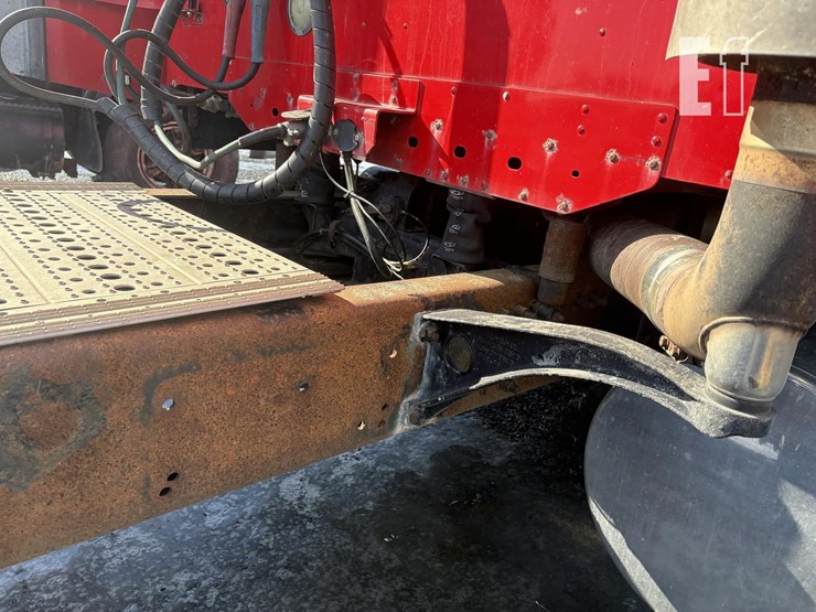 2004-freightliner-columbia-112-image-8