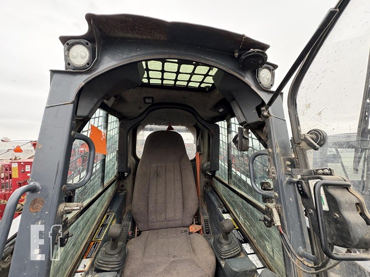 2017-deere-333g-image-16