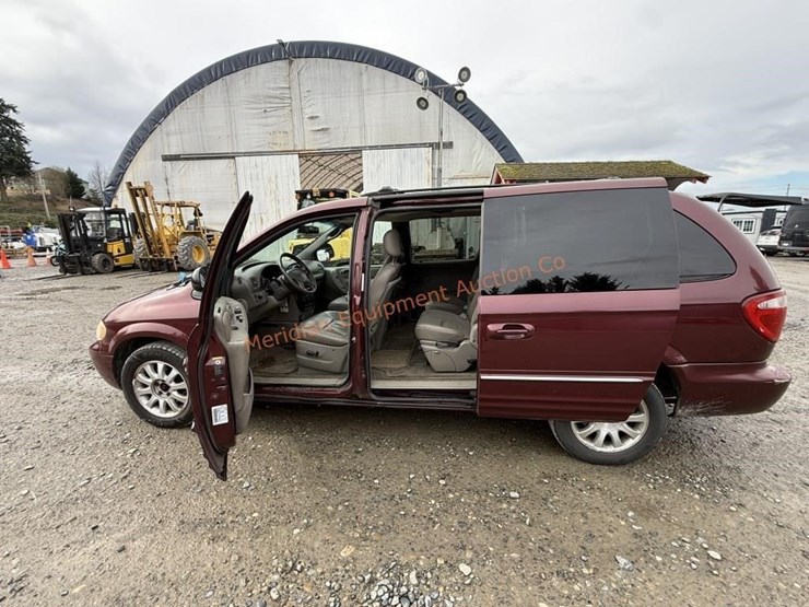 2002-chrysler-town-&-country-image-19