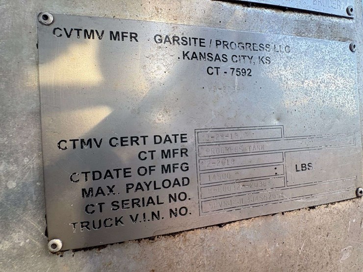 2018-hino-268a-image-27