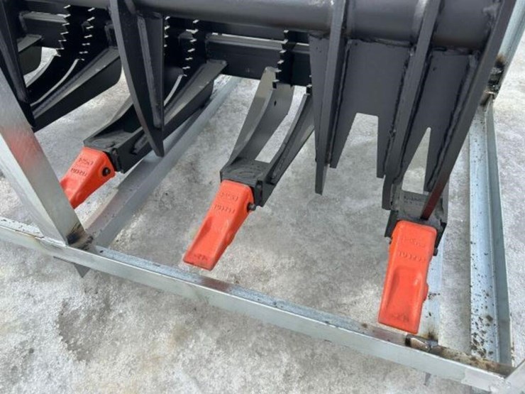 unused-great-bear-78-in.-heavy-root-grapple-rake-image-8