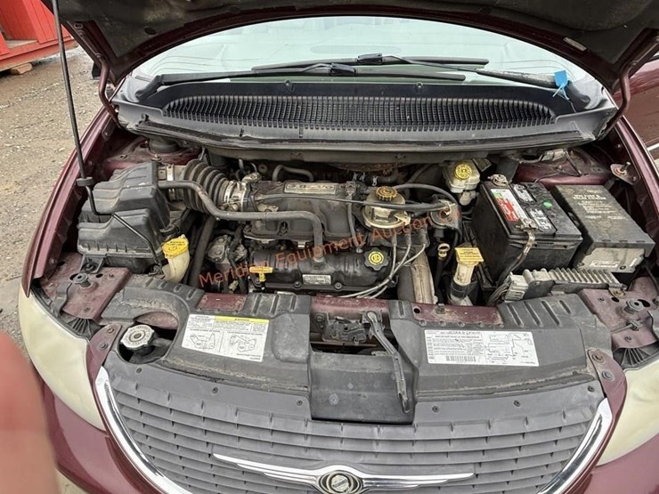 2002-chrysler-town-&-country-image-13