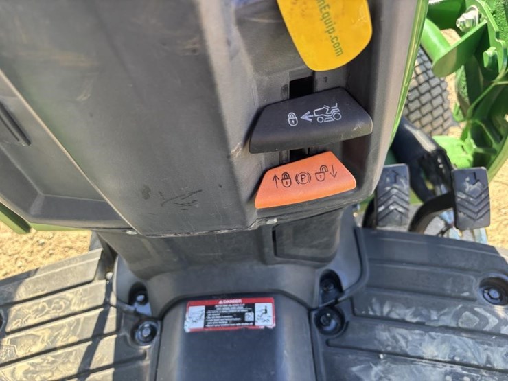 2021-john-deere-1025r-image-29