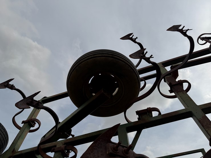 john-deere-32-image-9