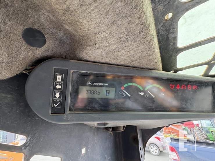 2015-deere-326e-image-17