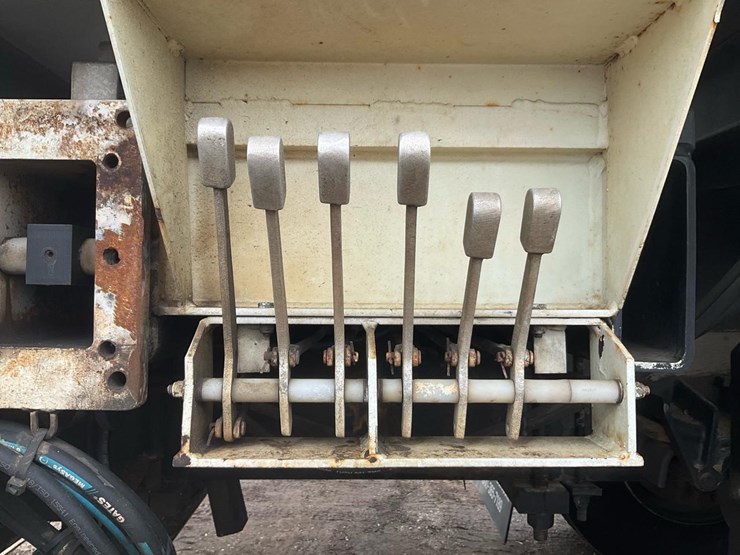 2014-international-7300-image-89