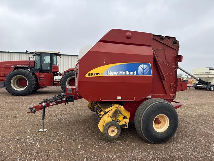 2010-new-holland-br7090-image-2