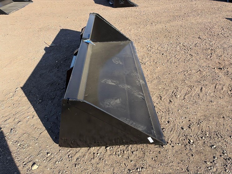 qt-bucket-with-blade-image-2