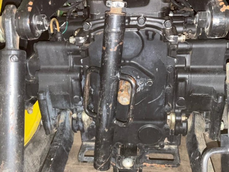 2010-john-deere-3520-image-38