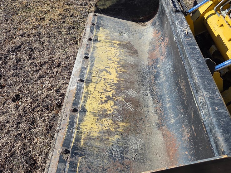 john-deere-325-image-10