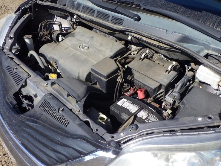 2013-toyota-sienna-image-10