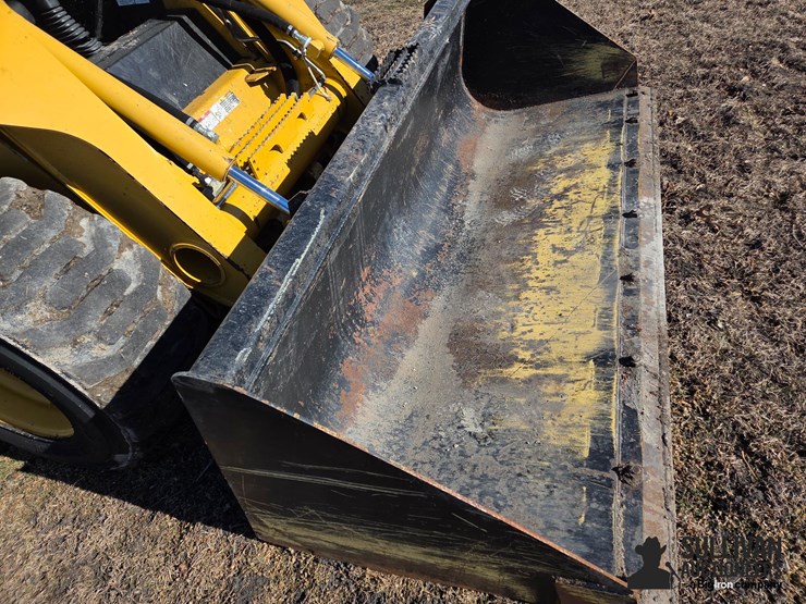 john-deere-325-image-14