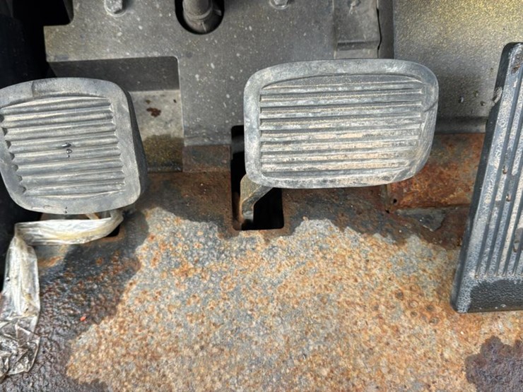 caterpillar-gc70k-image-29