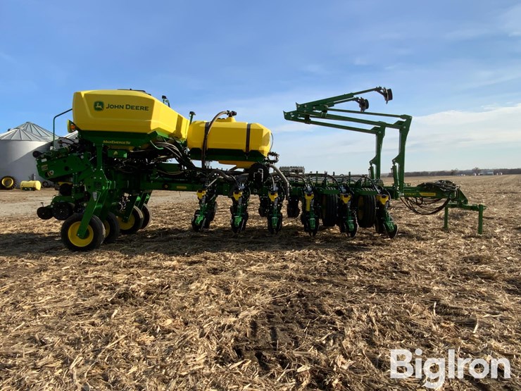 2022-john-deere-1775nt-image-4