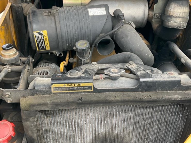 2004-john-deere-320-image-39