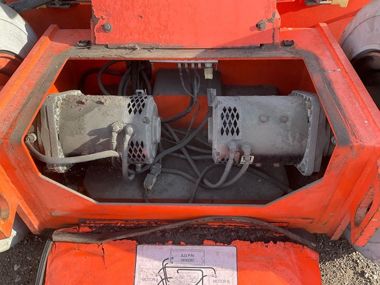 2000-jlg-e300ajp-image-23