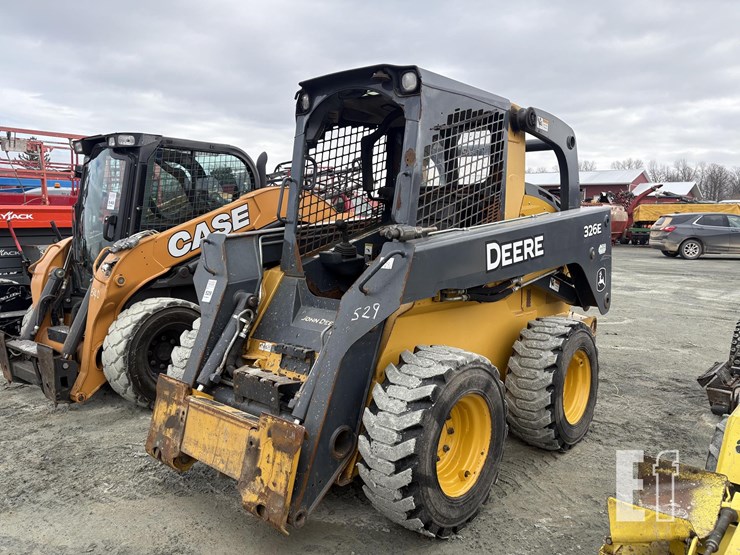 2015-deere-326e-image-4
