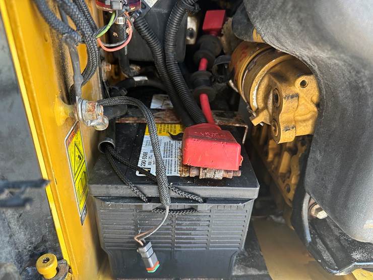 2018-caterpillar-236d-image-40