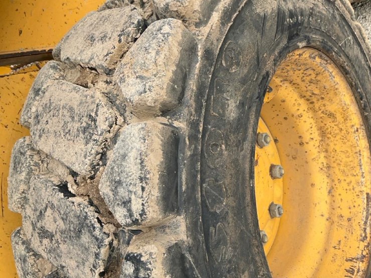 2004-john-deere-320-image-17