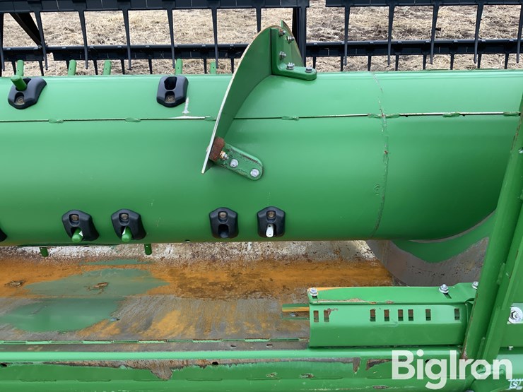 2024-john-deere-625f-image-15