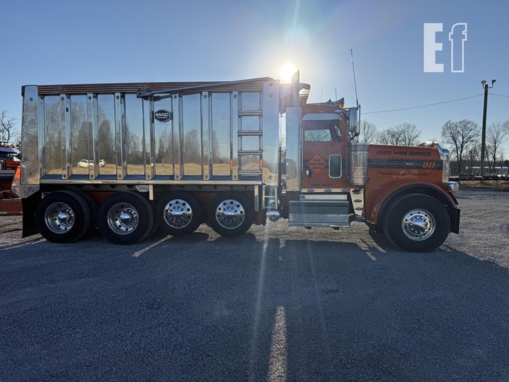 2021-peterbilt-389-image-4