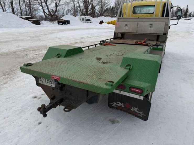 2022-isuzu-nrr-image-23