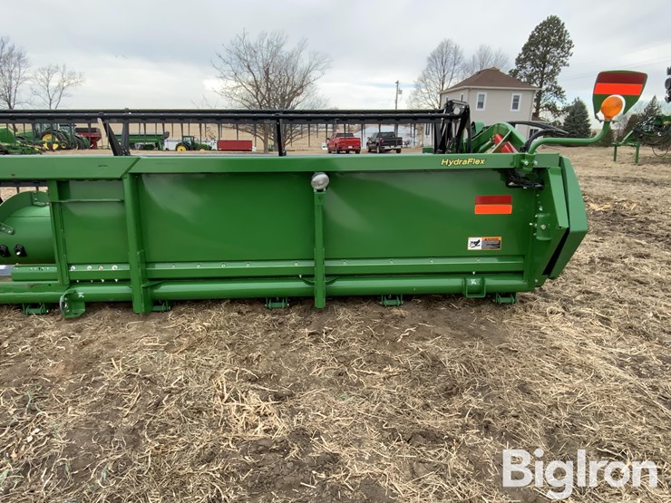 2024-john-deere-625f-image-16