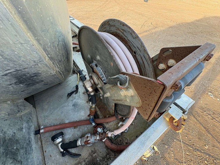 2018-hino-268a-image-32