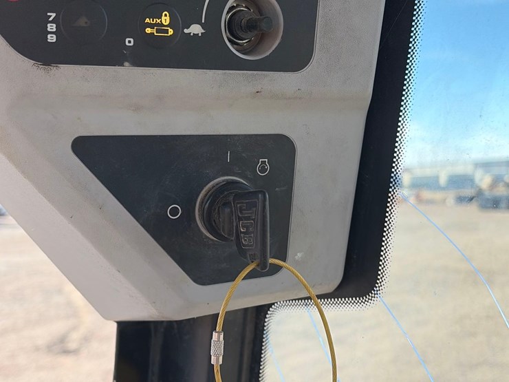 2016-jcb-135-image-19