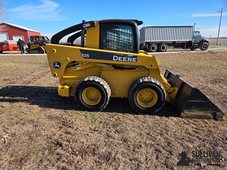 john-deere-325-image-4