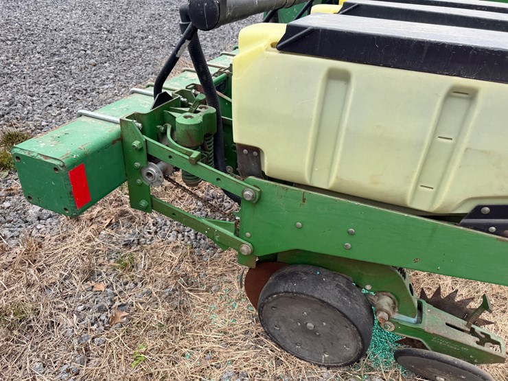 john-deere-12-image-61