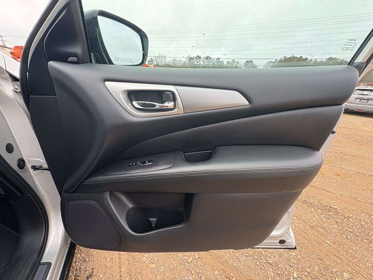 2017-nissan-pathfinder-image-22