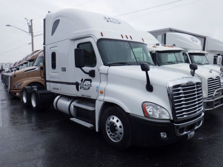 2016-freightliner-cascadia-125-image-3