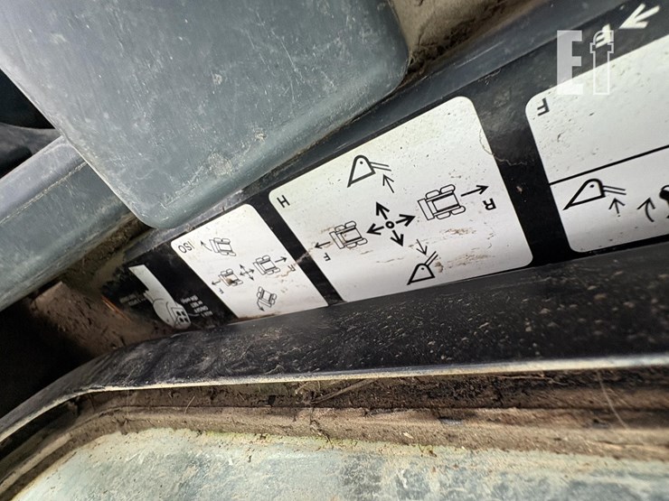 2017-deere-333g-image-22