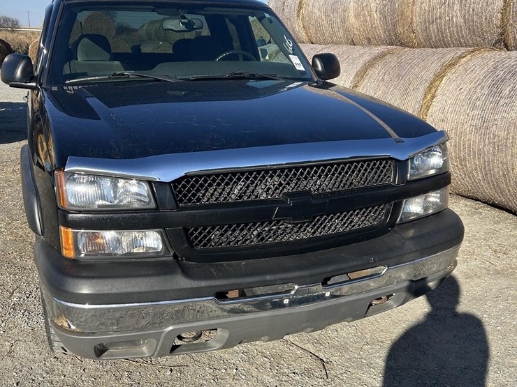 2004-chevrolet-silverado-1500-image-11