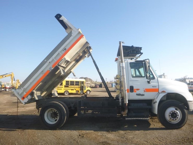 2005-international-durastar-4400-image-9