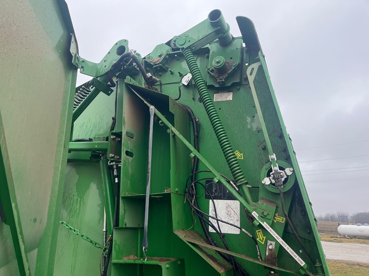 john-deere-560m-image-26