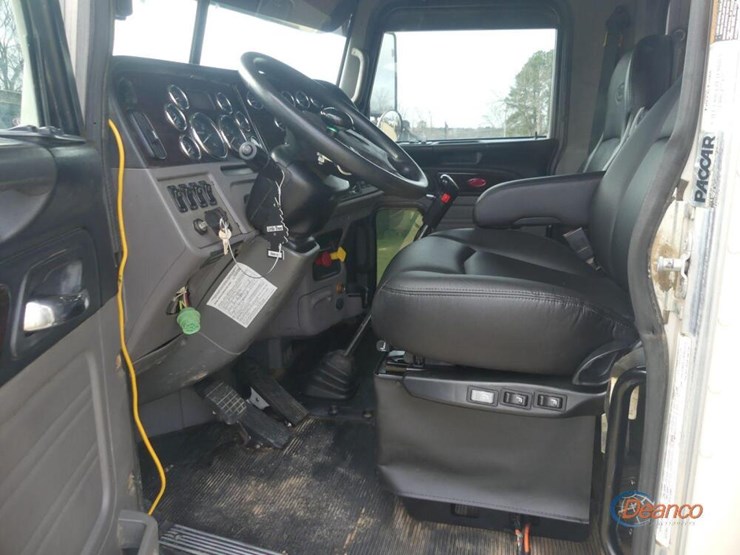 2019-peterbilt-389-image-14