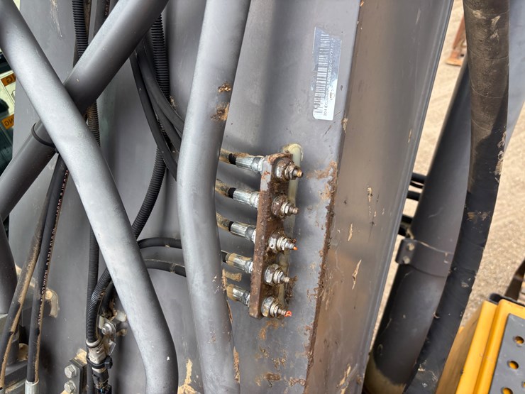 2022-volvo-ec220el-image-32