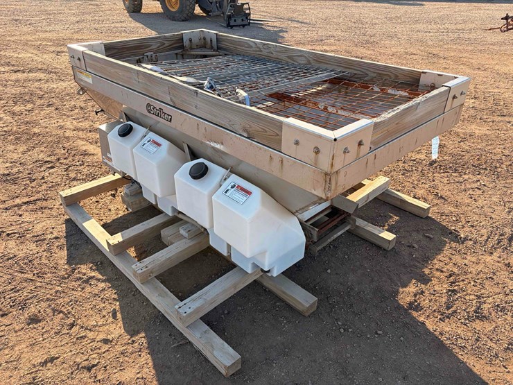 western-striker-pickup-box-salt-spreader-image-2