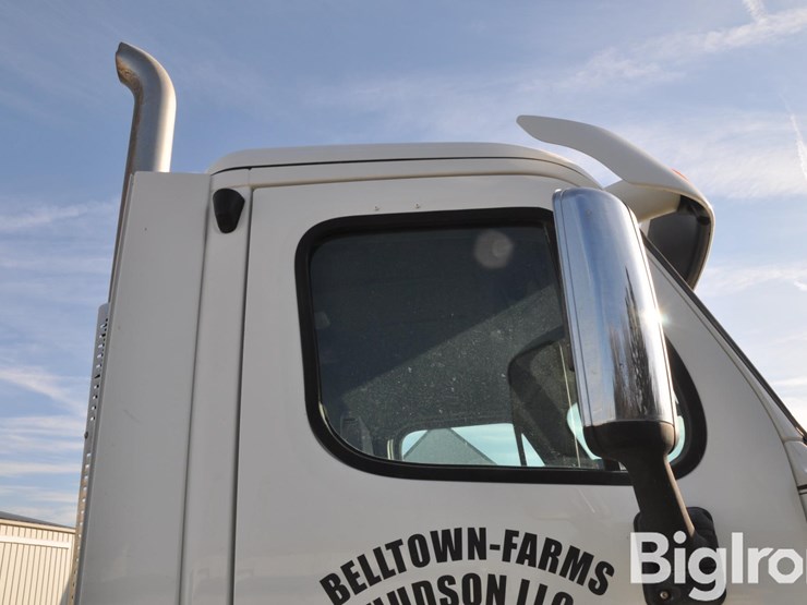 2016-freightliner-cascadia-125-image-11